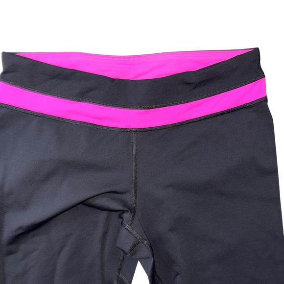 Lululemon black and pink capris leggings size 8 - Picture 3 of 6